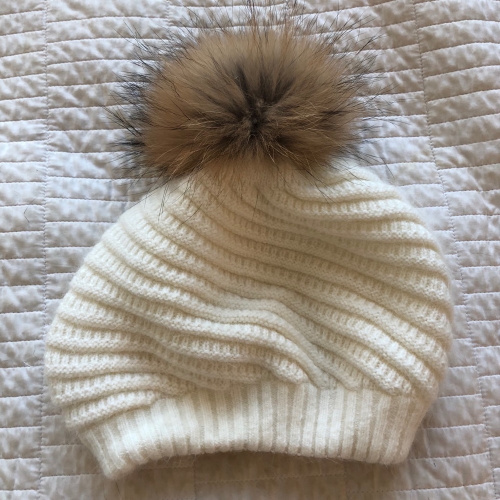 💙BOGO💙 Ivory Pouf Beanie